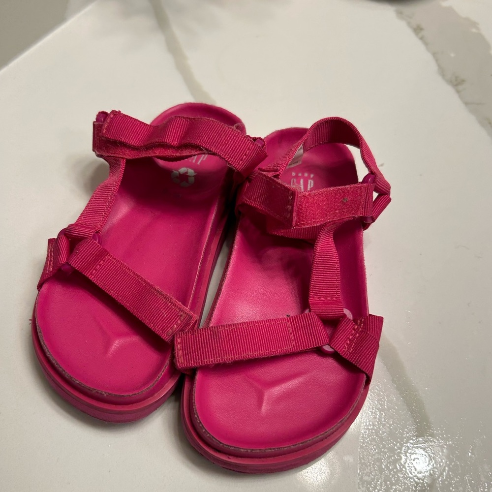 Gap little worn sandals size 10 pink